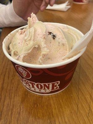 Strawberry and coffe ice cream mixed with brownies