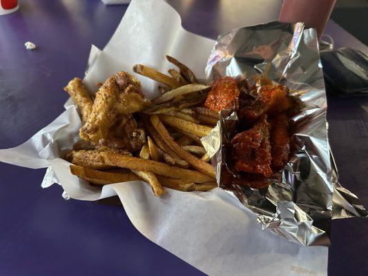 Lemon Pepper on the left, Hot Lemon Pepper on the right. Fries in the middle!