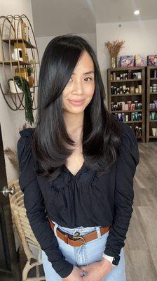 The lived in haircut! Embracing length while adding Long layers and  face framing for additional movement