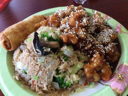 Sesame chicken with veggie fried rice and pork egg roll. Delicious! Good portion as well.