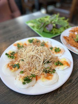 Not the type of bahn 8. Banh Beo I like. It has intestines