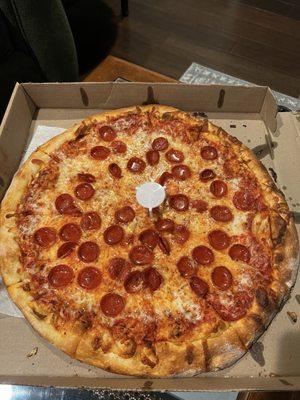 Pepperoni pizza - large 12 cut