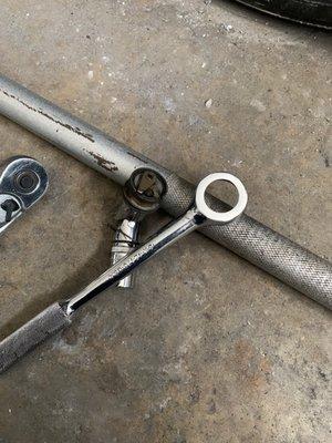 Broken socket wrench