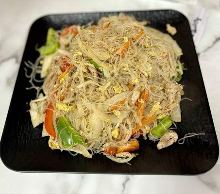 Stir fry rice noodle with pork