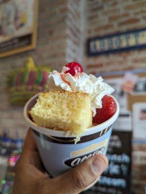 strawberry short cake sundae