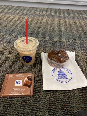 Iced white chocolate mocha, chocolate chip muffin, Ritter sport