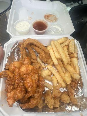 Sweet n spicy tenders, popcorn shrimp, whiting fish, French fries. Variety of taste and options!