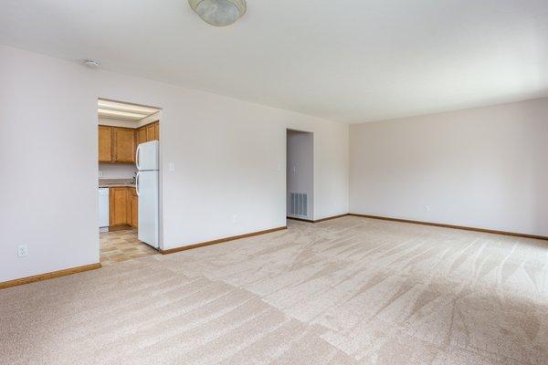 2 BR Colonial Manor Living Room