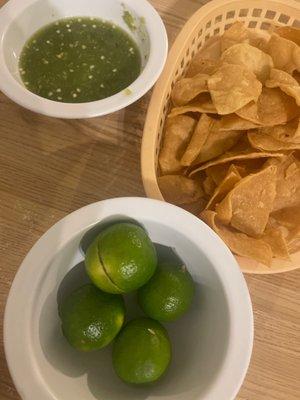 Greeted with some chippies and this raw salsa ‍ amazing taste