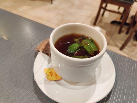 Black tea with fresh mint