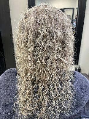 Body , Curls & Lift on fine thin hair . Shanah Barron stylist