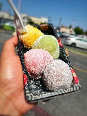 Assorted Fresh Mochi (4)