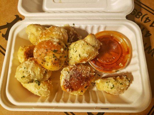 Garlic Knots with Red Sauce to go