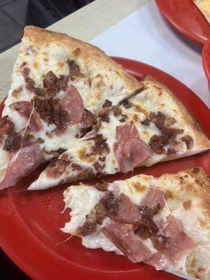 Alfredo pizza with cheese bacon and ham