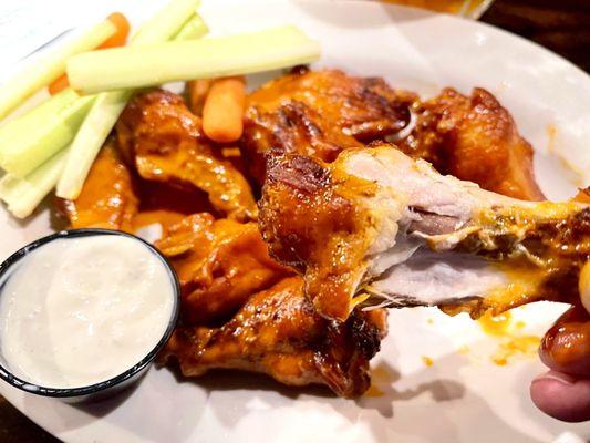 Dirt style Buffalo wings - good flavor, best in CT?