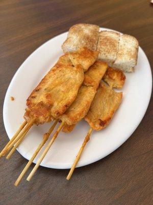 Chicken satay with toast