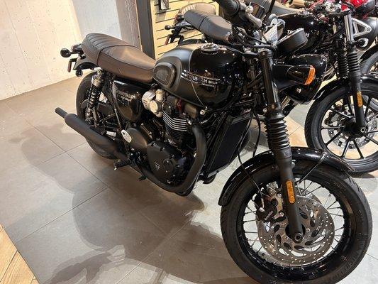 2023 Triumph Bonneville T120 Black