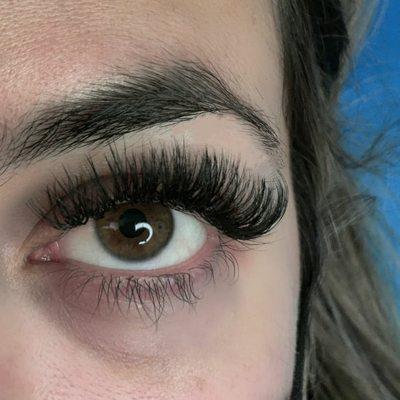 Full volume lashes