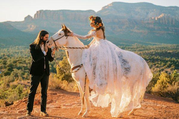 Elopement with a horse in Sedona, Arizona