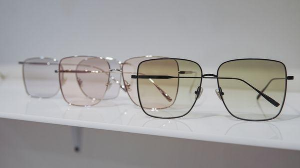 Slightly oversized and completely glamorous . Square Silhouette in stunning polished metal. Flat Lenses to take it to next level.