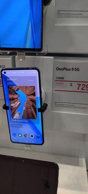 Oneplus unit on display in the store