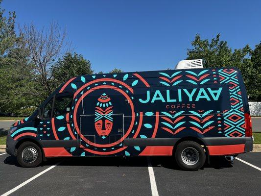 Jaliyaa Coffee Truck that serves coffee, tea, smoothies, and refreshers.