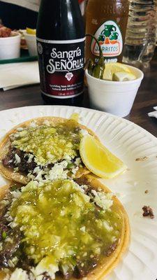 Tacos de cabeza with salsa verde