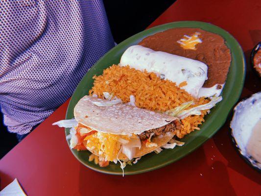 Beef burrito and crunchy taco combo