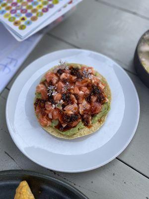 Salmon tostada