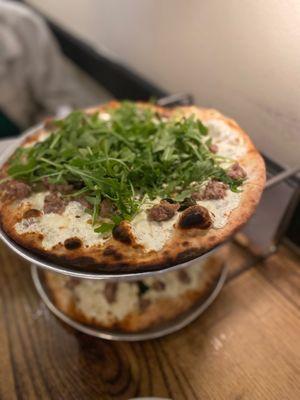 White pizza + sausage + Arugula