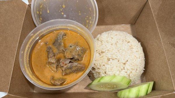 Kaw Mon Panang Beef (steamed ginger rice with panang curry)