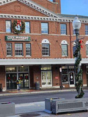 A closer picture of the City Market Building where The Laughing Bull Restaurant is located.