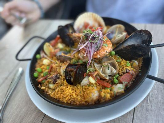 Seafood paella