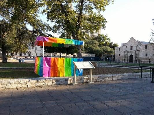 Setting up Alamo Plaza