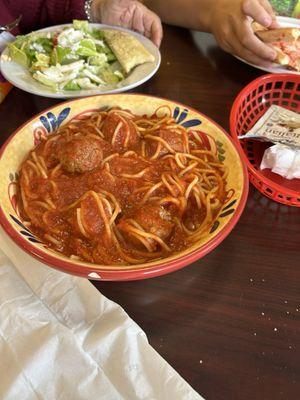 Yummy spaghetti and meatballs side salad and garlic bread