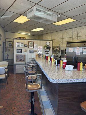 Countertop bar for dining