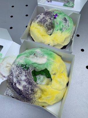 @nolabunmi Ube and Pandan King Cakes!