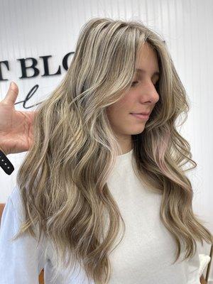 Blunt Blonde Salon