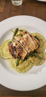 Pesto ravioli with grilled chicken