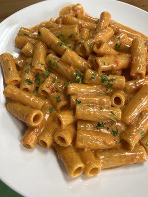 Rigatoni with vodka sauce