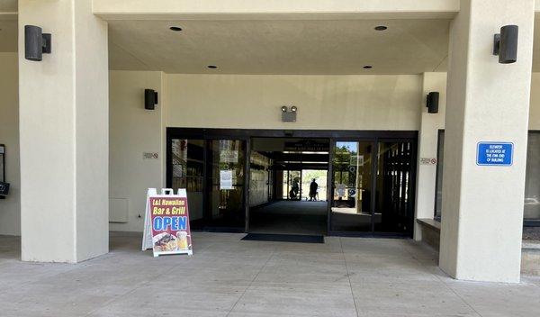 Entrance to the Ala Wai Golf Course Clubhouse. L&L is on the right side of the lobby.