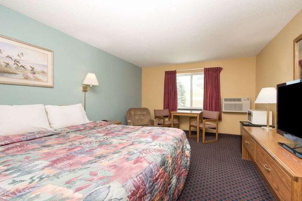 Super 8 by Wyndham Fergus Falls