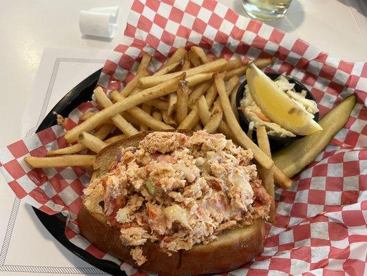 Lobster roll basket