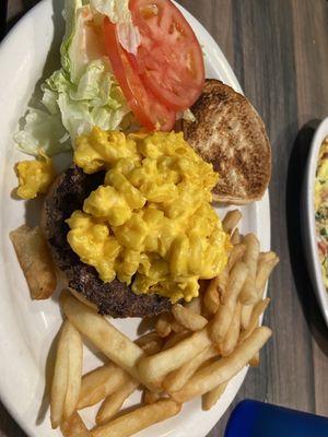 Prime 7. Macaroni and Cheese Burger