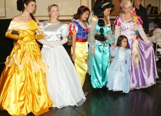 Belle, Cinderella, Snow White, Jasmin & Raunzel