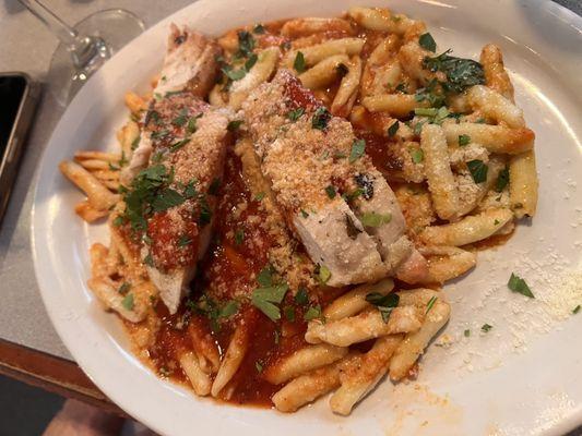 Fresh cavatelli with chicken.