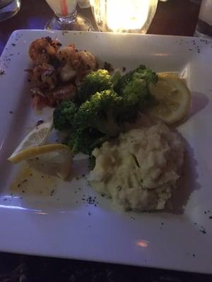 Shrimp with garlic mashed potatoes and broccoli