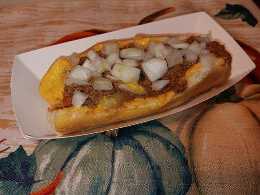 Southside Dog 100% Vienna Beef, Queso Cheese, Homemade Chili Sauce, and Fresh Chopped Onion.