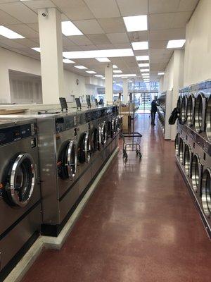 Cleanest laundromat in the area by far.  We pay attention to each detail.  Our staff is always cleaning cleaning cleaning!!!!