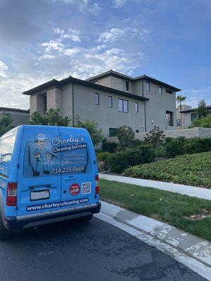 Window cleaning on this beautiful home in Irvine (Tomato Spring Canyon).